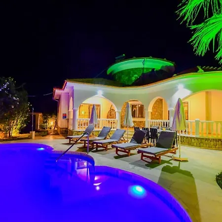 The Ultimate In An Ideal Location, Dalaman 1050 فيلة