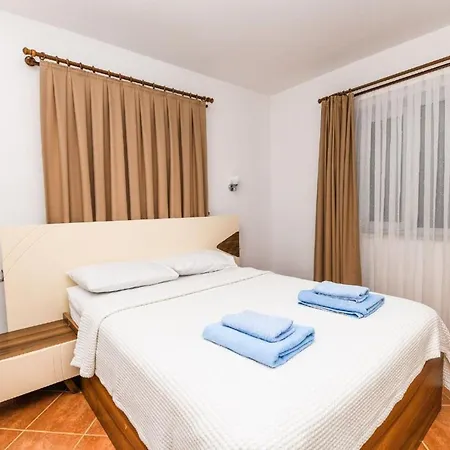 The Ultimate In An Ideal Location, Dalaman 1050 فيلة *