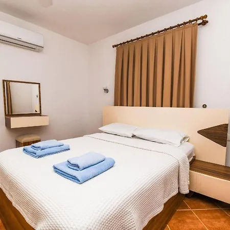 The Ultimate In An Ideal Location, Dalaman 1050 فيلة *